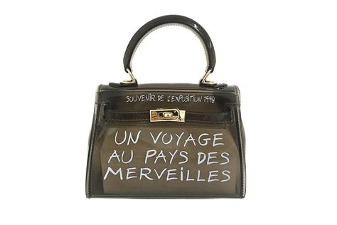 un voyage au pays des merveilles tas hermes|Why Instagram Is Going Mad For The Hermés Voyager Bag.